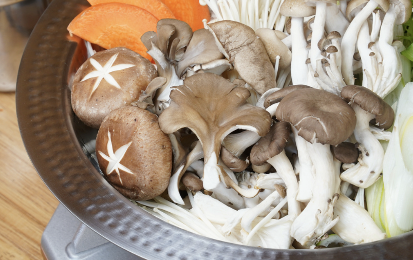 六种菌菇火锅（素食友好）
